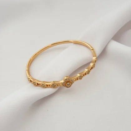 BRACELETE FINO TREVO CRAVEJADO EM OURO 18K