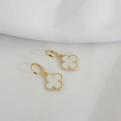 BRINCO ARTICULADO TREVO EM OURO 18K